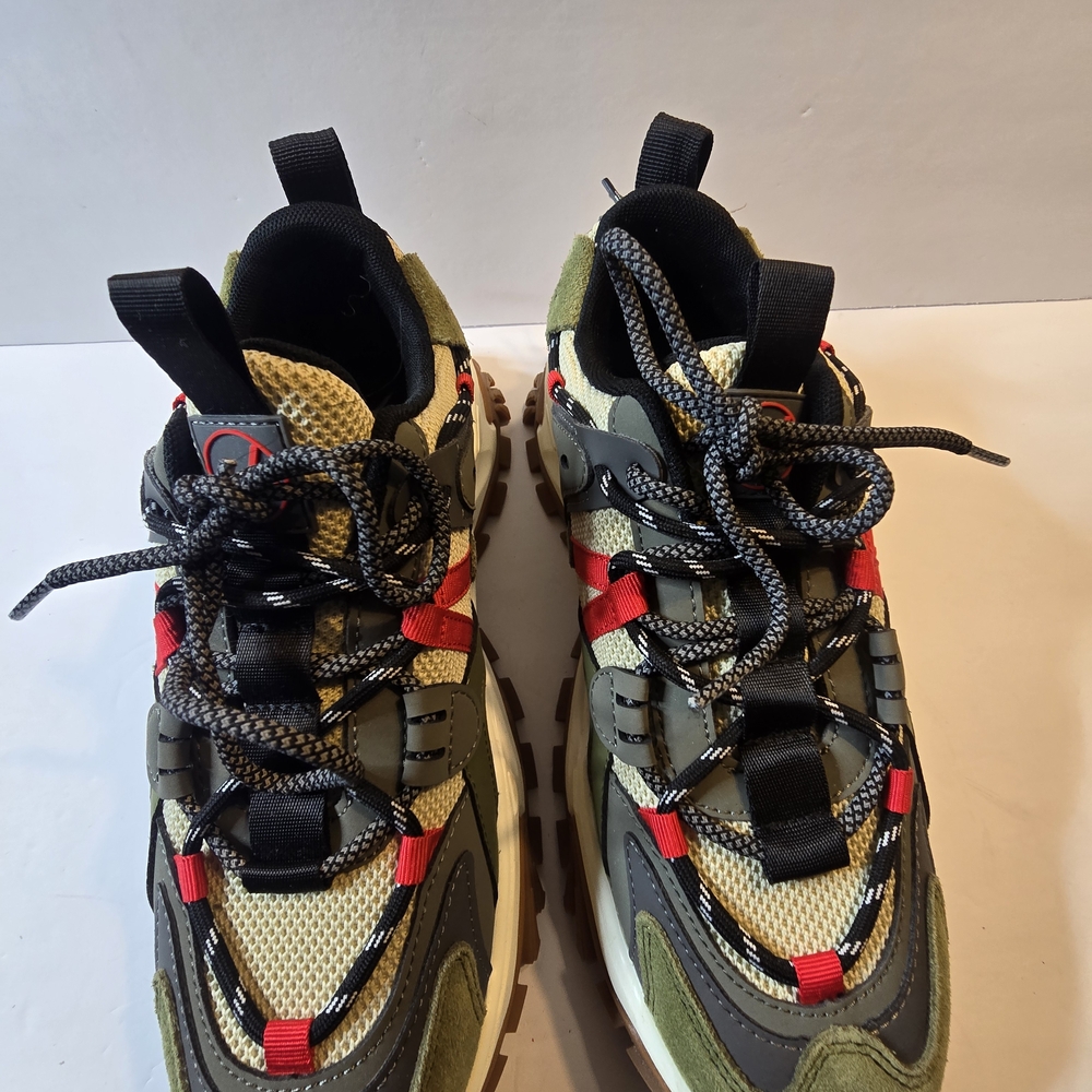 JAVI Sneakers with Red and Green Accents SIZE 7Y
